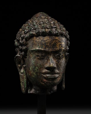 Lot 428 - A FINE BRONZE HEAD OF BUDDHA, MON DVARAVATI PERIOD