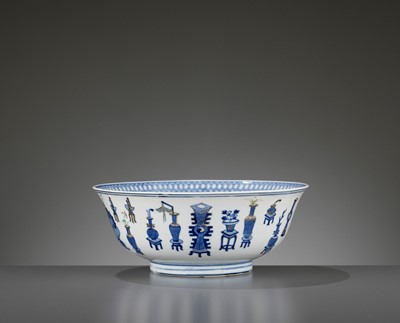 Lot 255 - A GILT AND POLYCHROME ENAMELED ‘HUNDRED ANTIQUES’ BOWL, DAOGUANG MARK AND PERIOD
