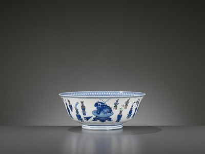 Lot 255 - A GILT AND POLYCHROME ENAMELED ‘HUNDRED ANTIQUES’ BOWL, DAOGUANG MARK AND PERIOD