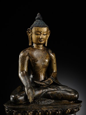 Lot 11 - AN IMPORTANT PARCEL-GILT COPPER ALLOY FIGURE OF BUDDHA SHAKYAMUNI, TIBET, 13TH-14TH CENTURY
