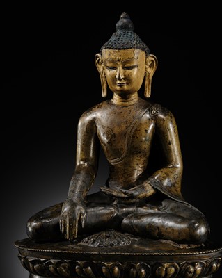 Lot 11 - AN IMPORTANT PARCEL-GILT COPPER ALLOY FIGURE OF BUDDHA SHAKYAMUNI, TIBET, 13TH-14TH CENTURY