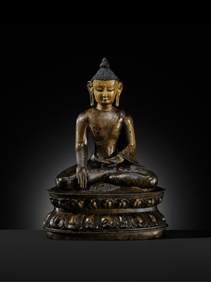 Lot 11 - AN IMPORTANT PARCEL-GILT COPPER ALLOY FIGURE OF BUDDHA SHAKYAMUNI, TIBET, 13TH-14TH CENTURY