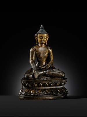 Lot 11 - AN IMPORTANT PARCEL-GILT COPPER ALLOY FIGURE OF BUDDHA SHAKYAMUNI, TIBET, 13TH-14TH CENTURY