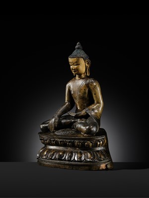Lot 11 - AN IMPORTANT PARCEL-GILT COPPER ALLOY FIGURE OF BUDDHA SHAKYAMUNI, TIBET, 13TH-14TH CENTURY