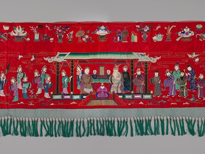 A VERY LARGE (484 CM) EMBROIDERED RED SILK BANNER DEPICTING AN IMPERIAL PROCESSION, REPUBLIC PERIOD