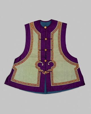 A PURPLE AND TEA-GREEN MANCHU WOMEN’S VEST, LATE QING DYNASTY