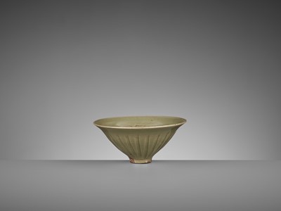 Lot 152 - A YAOZHOU CELADON-GLAZED CONICAL BOWL, NORTHERN SONG