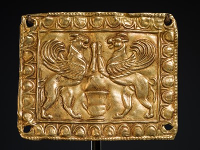 Lot 94 - A PAIR OF SCYTHIAN GOLD ‘WINGED GRIFFINS’ PLAQUES, CIRCA 5TH CENTURY BC
