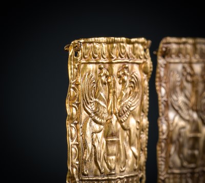 Lot 94 - A PAIR OF SCYTHIAN GOLD ‘WINGED GRIFFINS’ PLAQUES, CIRCA 5TH CENTURY BC