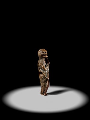 Lot 88 - A POWERFUL SAISHIKI NETSUKE OF SOZUKA BABA AS GAMA SENNIN, STYLE OF YOSHIMURA SHUZAN