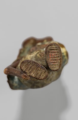 Lot 88 - A POWERFUL SAISHIKI NETSUKE OF SOZUKA BABA AS GAMA SENNIN, STYLE OF YOSHIMURA SHUZAN