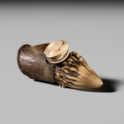 Lot 304 - A RARE AND UNUSUAL SHUNGA ANTLER NETSUKE OF A PHALLUS AND CLAM