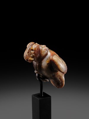 Lot 82 - AN AGATE AMULET IN THE FORM OF A LION-HEADED EAGLE, IMDUGUD, WESTERN ASIA, CIRCA THIRD MILLENNIUM BC