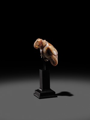 Lot 82 - AN AGATE AMULET IN THE FORM OF A LION-HEADED EAGLE, IMDUGUD, WESTERN ASIA, CIRCA THIRD MILLENNIUM BC