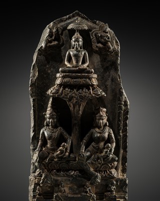 Lot 348 - A BLACK STONE STELE DEPICTING AN ENTHRONED TIRTHANKARA ATTENDED BY GOMEDHA AND AMBIKA, PALA PERIOD, 11TH-12TH CENTURY