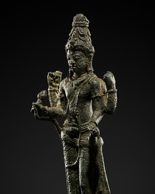 Lot 453 - A BRONZE FIGURE OF AVALOKITESHVARA, SOUTH THAILAND, 8TH-9TH CENTURY