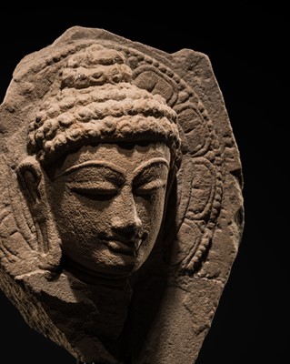 Lot 351 - A PINK SANDSTONE HEAD OF A JINA, WESTERN INDIA, 12TH-14TH CENTURY