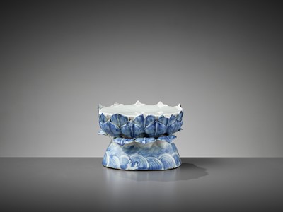 Lot 231 - A BLUE AND WHITE ‘DOUBLE LOTUS’ PORCELAIN BASE, LATE MING