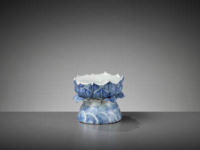 Lot 231 - A BLUE AND WHITE ‘DOUBLE LOTUS’ PORCELAIN BASE, LATE MING