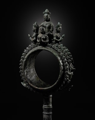 Lot 402 - A BRONZE ‘VISHVAKARMAN’ PELLET DRUM, ANGKOR PERIOD, 11TH-12TH CENTURY