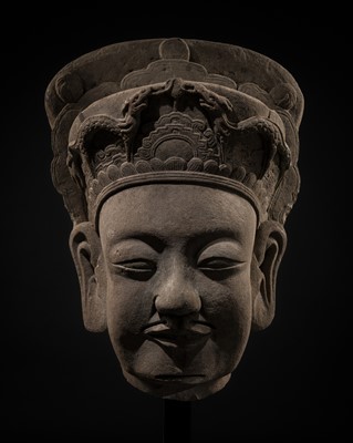 Lot 42 - A MONUMENTAL AND IMPORTANT SANDSTONE HEAD OF A MING RULER
