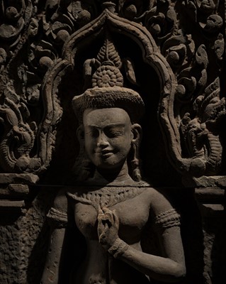 Lot 50 - A LARGE SANDSTONE RELIEF OF AN APSARA, BAYON STYLE, ANGKOR PERIOD, LATE 12TH-13TH CENTURY