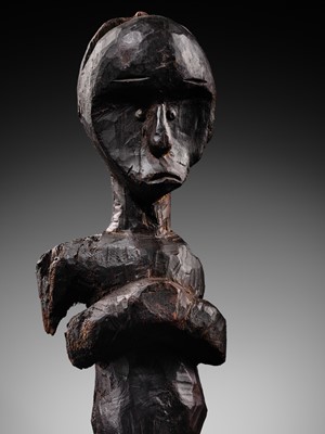 Lot 102 - A CARVED WOOD BIERI CULT RELIQUARY FIGURE, FANG CULTURE, GABON, LATE 19TH TO MID-20TH CENTURY