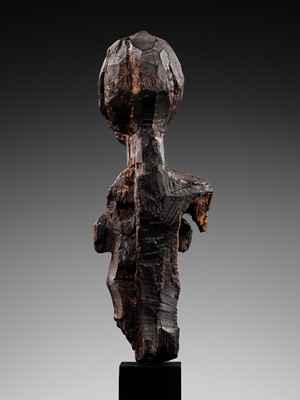 Lot 102 - A CARVED WOOD BIERI CULT RELIQUARY FIGURE, FANG CULTURE, GABON, LATE 19TH TO MID-20TH CENTURY