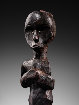 Lot 102 - A CARVED WOOD BIERI CULT RELIQUARY FIGURE, FANG CULTURE, GABON, LATE 19TH TO MID-20TH CENTURY