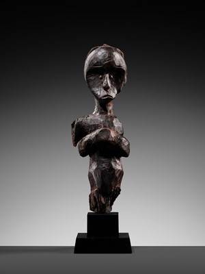 Lot 102 - A CARVED WOOD BIERI CULT RELIQUARY FIGURE, FANG CULTURE, GABON, LATE 19TH TO MID-20TH CENTURY