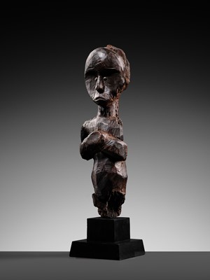 Lot 102 - A CARVED WOOD BIERI CULT RELIQUARY FIGURE, FANG CULTURE, GABON, LATE 19TH TO MID-20TH CENTURY