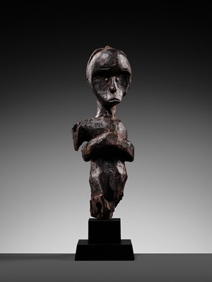 Lot 102 - A CARVED WOOD BIERI CULT RELIQUARY FIGURE, FANG CULTURE, GABON, LATE 19TH TO MID-20TH CENTURY