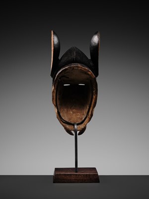Lot 97 - A CARVED WOOD ‘ELEPHANT’ MASK, BAULE CULTURE, CÔTE D'IVOIRE, LATE 19TH TO EARLY 20TH CENTURY