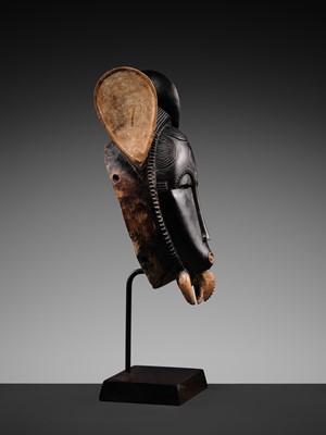 Lot 97 - A CARVED WOOD ‘ELEPHANT’ MASK, BAULE CULTURE, CÔTE D'IVOIRE, LATE 19TH TO EARLY 20TH CENTURY
