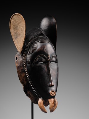Lot 97 - A CARVED WOOD ‘ELEPHANT’ MASK, BAULE CULTURE, CÔTE D'IVOIRE, LATE 19TH TO EARLY 20TH CENTURY