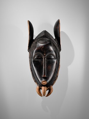 Lot 97 - A CARVED WOOD ‘ELEPHANT’ MASK, BAULE CULTURE, CÔTE D'IVOIRE, LATE 19TH TO EARLY 20TH CENTURY