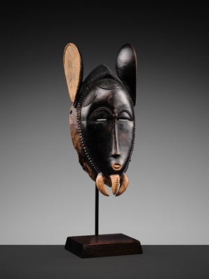 Lot 97 - A CARVED WOOD ‘ELEPHANT’ MASK, BAULE CULTURE, CÔTE D'IVOIRE, LATE 19TH TO EARLY 20TH CENTURY