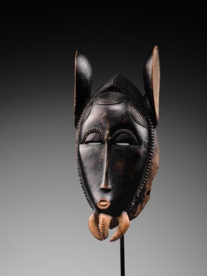 Lot 97 - A CARVED WOOD ‘ELEPHANT’ MASK, BAULE CULTURE, CÔTE D'IVOIRE, LATE 19TH TO EARLY 20TH CENTURY