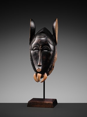 Lot 97 - A CARVED WOOD ‘ELEPHANT’ MASK, BAULE CULTURE, CÔTE D'IVOIRE, LATE 19TH TO EARLY 20TH CENTURY
