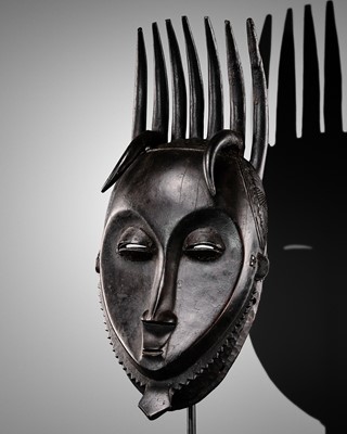 Lot 94 - A CARVED WOOD NDOMA MASK, GURO CULTURE, CÔTE D'IVOIRE, LATE 19TH TO EARLY 20TH CENTURY