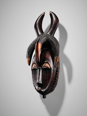 Lot 95 - A CARVED WOOD MASK, GYÈ, YAURE CULTURE, CÔTE D'IVOIRE, LATE 19TH TO EARLY 20TH CENTURY