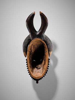 Lot 95 - A CARVED WOOD MASK, GYÈ, YAURE CULTURE, CÔTE D'IVOIRE, LATE 19TH TO EARLY 20TH CENTURY