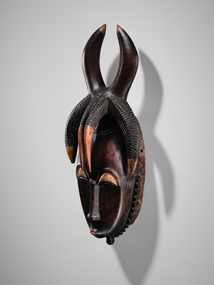 Lot 95 - A CARVED WOOD MASK, GYÈ, YAURE CULTURE, CÔTE D'IVOIRE, LATE 19TH TO EARLY 20TH CENTURY