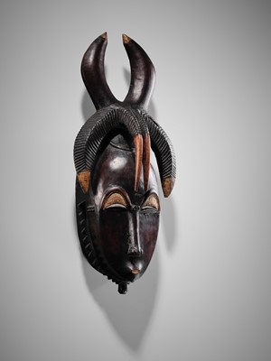Lot 95 - A CARVED WOOD MASK, GYÈ, YAURE CULTURE, CÔTE D'IVOIRE, LATE 19TH TO EARLY 20TH CENTURY