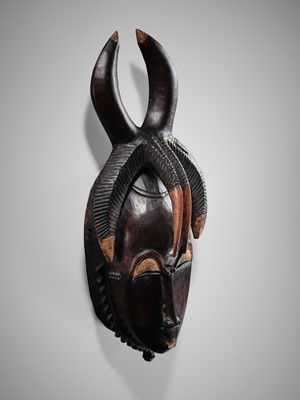Lot 95 - A CARVED WOOD MASK, GYÈ, YAURE CULTURE, CÔTE D'IVOIRE, LATE 19TH TO EARLY 20TH CENTURY