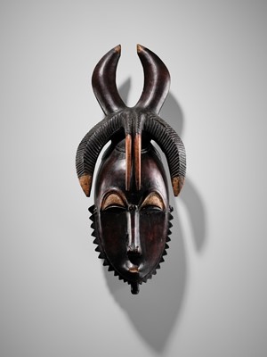 Lot 95 - A CARVED WOOD MASK, GYÈ, YAURE CULTURE, CÔTE D'IVOIRE, LATE 19TH TO EARLY 20TH CENTURY