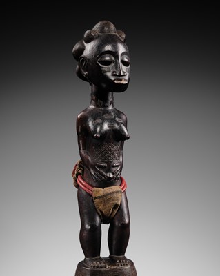 Lot 98 - A WOOD ‘BLOLO BLA’ FIGURE, BAULE CULTURE, CÔTE D'IVOIRE, LATE 19TH TO MID-20TH CENTURY