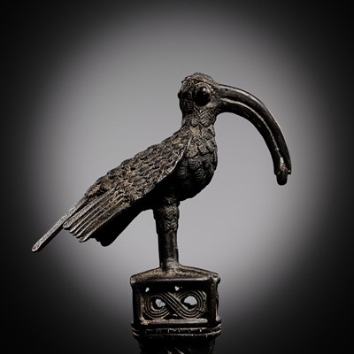 Lot 72 - A BRONZE ‘BIRD OF PROPHECY’ IDIOPHONE, AHIANMWEN-ORO, EDO PEOPLES, 16TH-19TH CENTURY