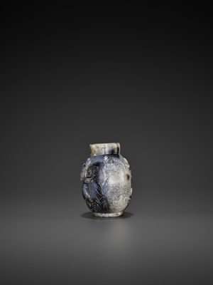 Lot 304 - A MASSIVE SHADOW AGATE ‘FISHING VILLAGE’ SNUFF BOTTLE, LATE QING TO EARLY REPUBLIC