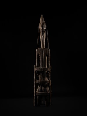 Lot 77 - AN IMPORTANT AND LARGE (192 CM) CARVED WOOD ‘MOTHER AND CHILD’ GROUP, BAMANA CULTURE, MALI, 19TH CENTURY OR EARLIER